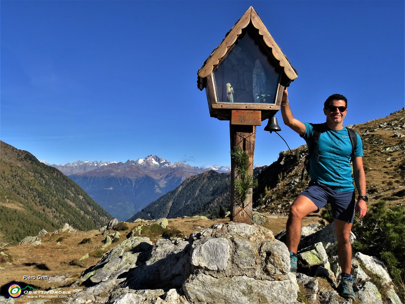 24 Al Passo di Dordona (2061 m) con vista in Val Madre e sul Disgrazia.JPG